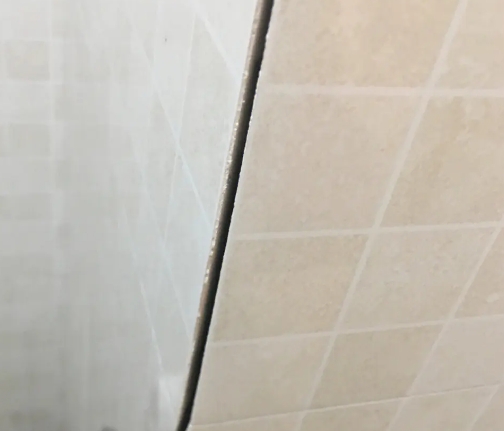 洱源瓷砖空鼓维修公司分享阳台瓷砖脱落的修复过程可以分为以下几个步骤
