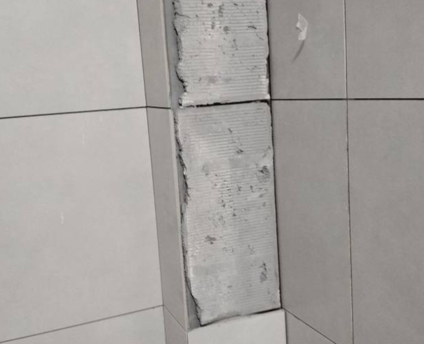 洱源瓷砖空鼓维修公司分享下瓷砖施工前基层浇水润湿程度不足，可能导致以下问题