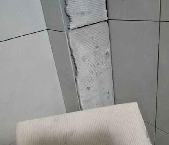 洱源瓷砖空鼓维修公司分享下厨房瓷砖脱落的补救措施。
